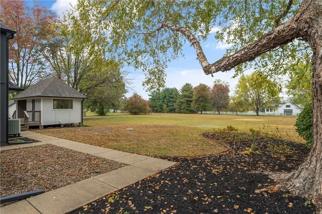 $897,500 | 3680 West 194th Street, Stilwell, KS 66085