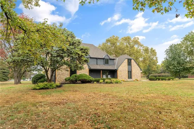 $897,500 | 3680 West 194th Street, Stilwell, KS 66085