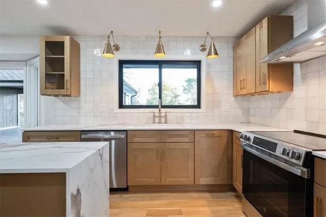 $897,500 | 3680 West 194th Street, Stilwell, KS 66085