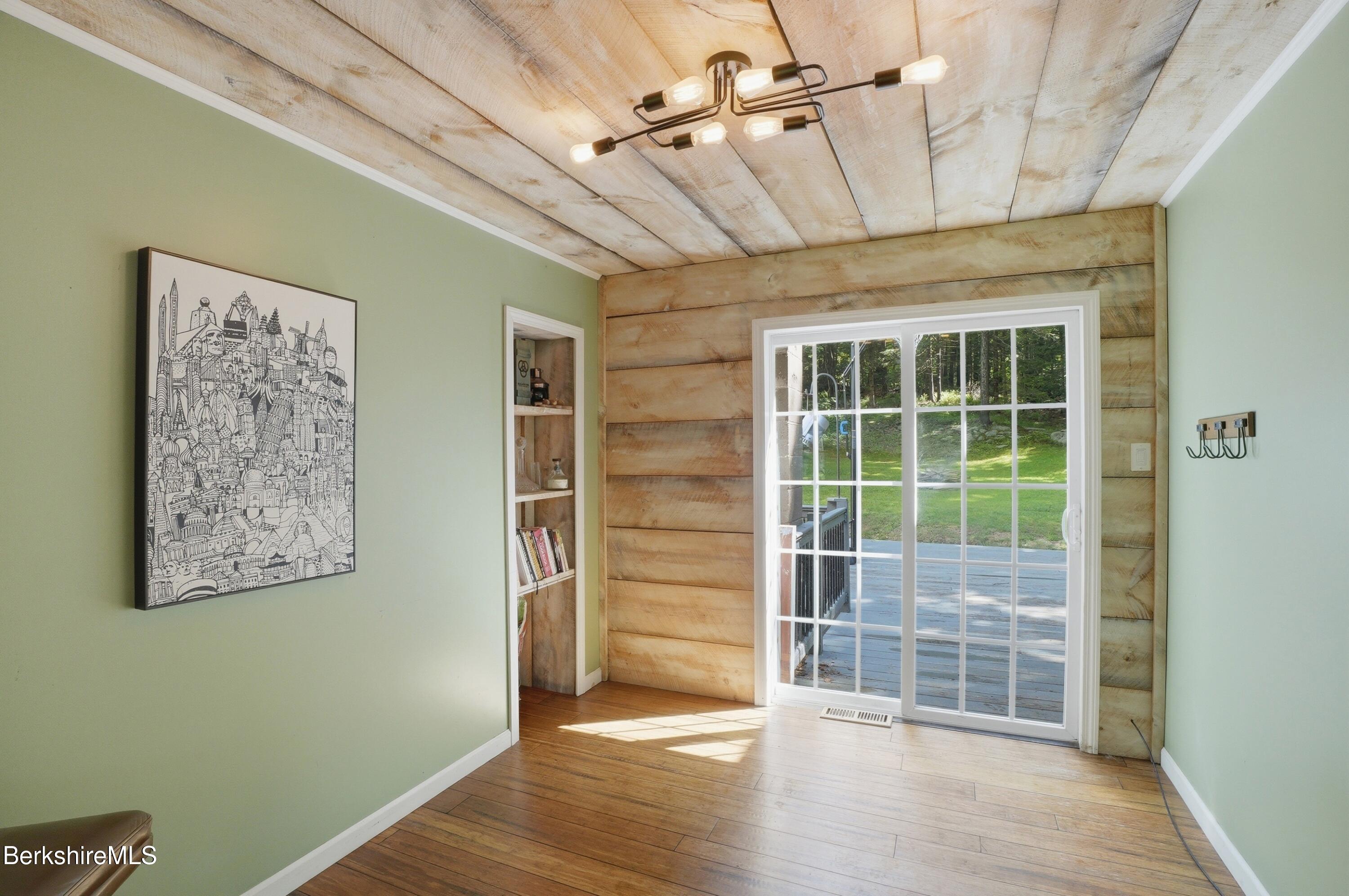 491 Main Road Savoy, MA 01256 - Photo 16 of 35 BACK ENTRY AREA