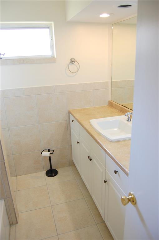 908 Northwest New Providence Road Stuart, FL 34994 - Photo 16 of 25 Gallery Image 16
