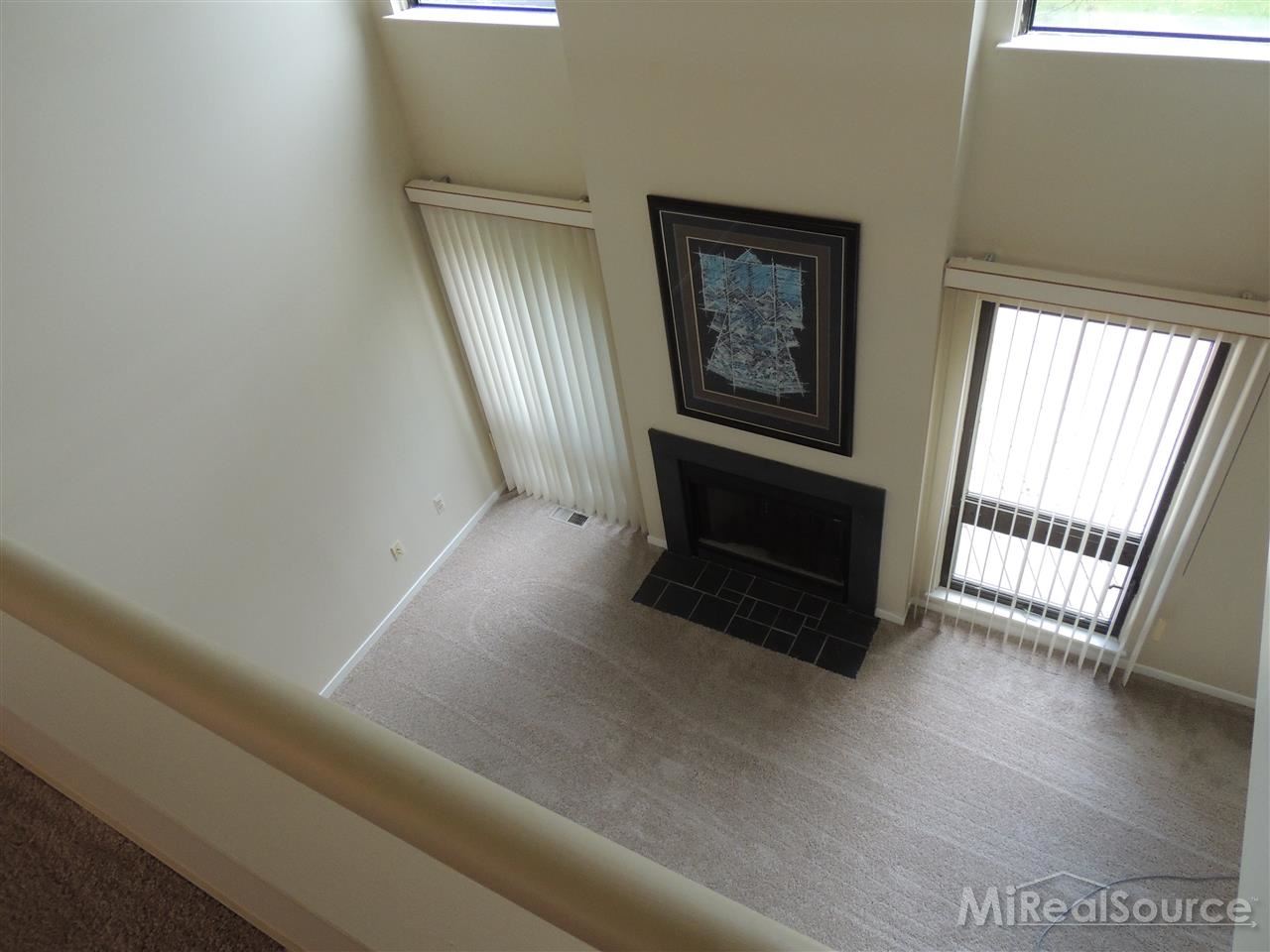 558 Harrow Court Rochester, MI 48307 - Photo 8 of 30 31217079-7.JPG