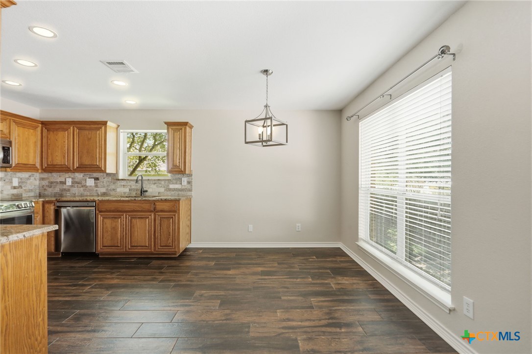 2208 Stonecrest Path New Braunfels, TX 78130 - Photo 7 of 23 Breakfast Dining