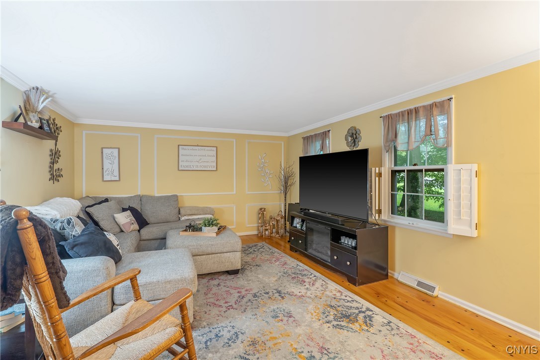 223 Windcrest Drive Camillus, NY 13031 - Photo 15 of 45 Living Room