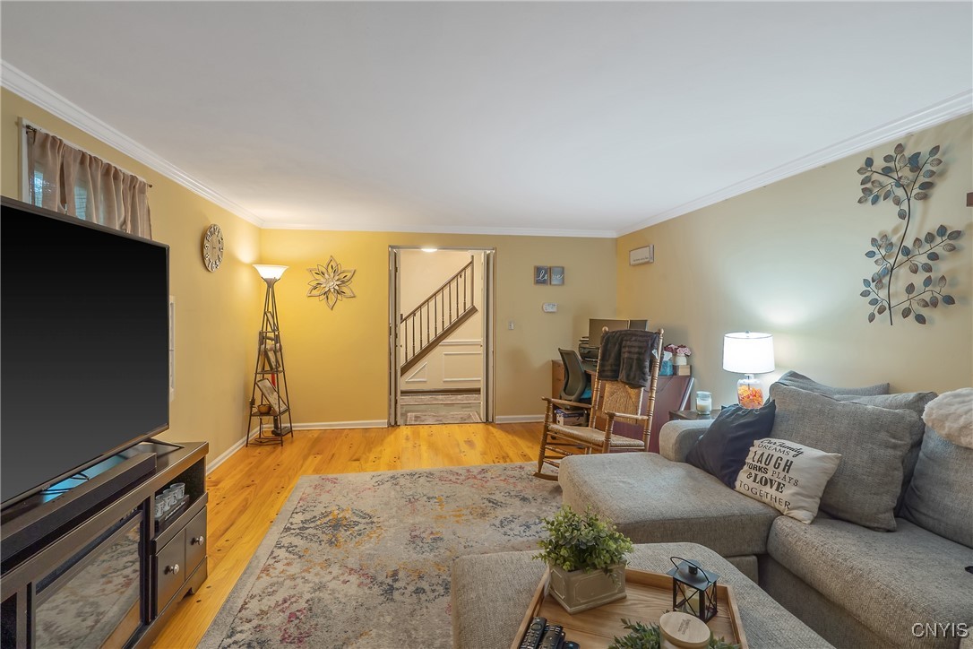 223 Windcrest Drive Camillus, NY 13031 - Photo 16 of 45 Lining Room