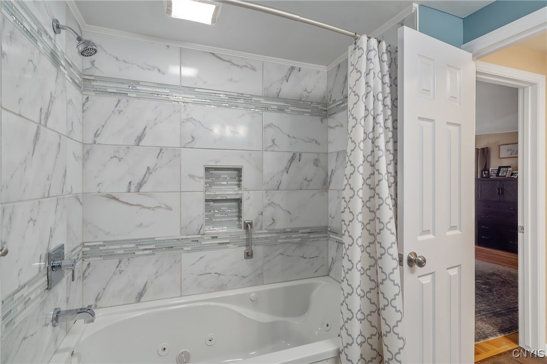 223 Windcrest Drive Camillus, NY 13031 - Photo 33 of 45 Full Bathroom Second Floor Jacuzzi Tub
