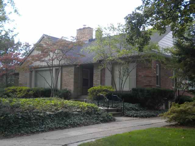 226 Stephens Road Grosse Pointe, MI 48236 - Photo 2 of 14 31024860-1.JPG