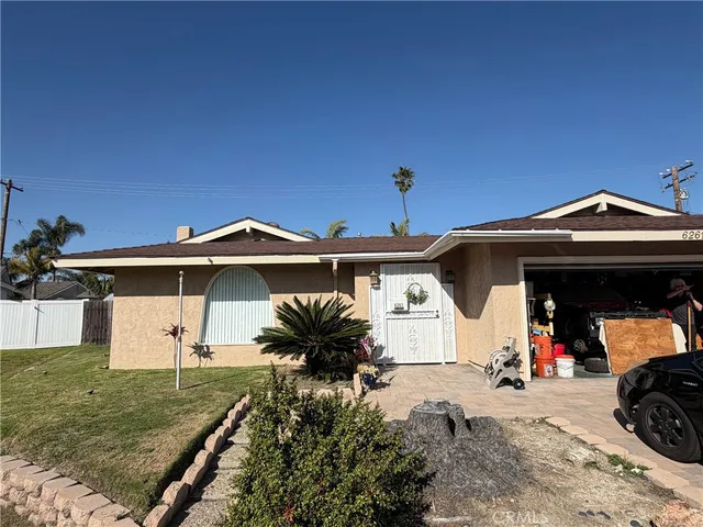 $1,299,500 | 6261 Balmoral Drive, Huntington Beach, CA 92647