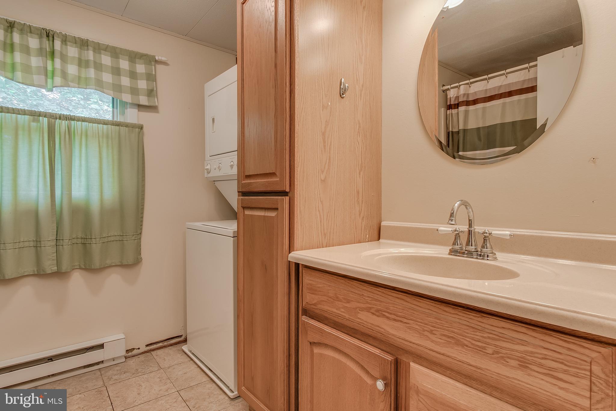 13348 Greensburg Road Smithsburg, MD 21783 - Photo 24 of 39 Full bath with laundry