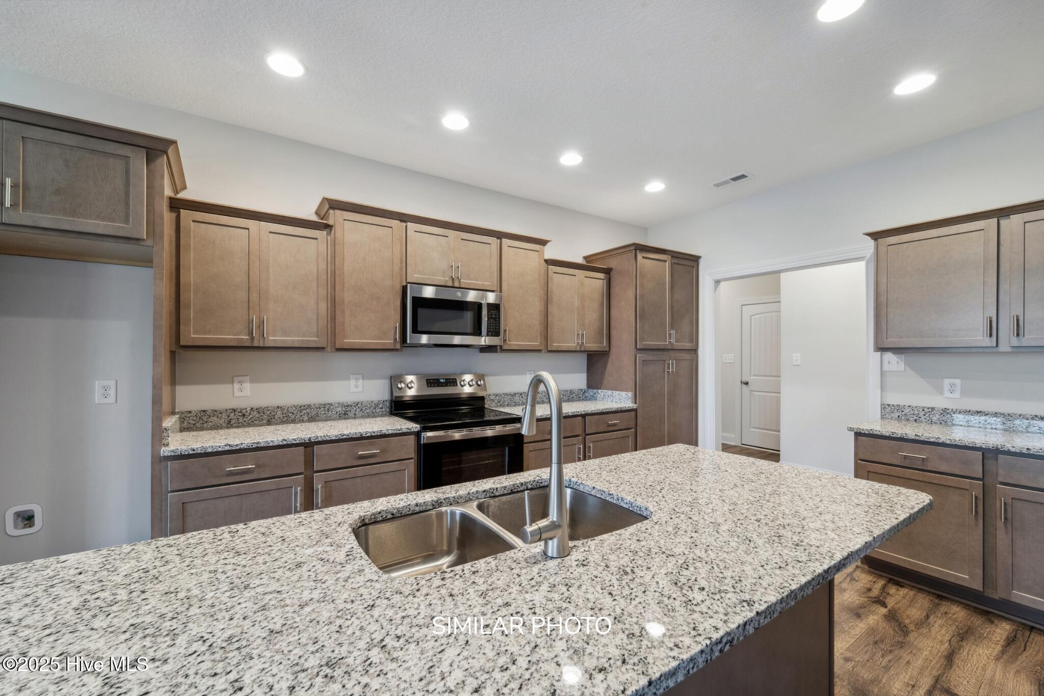 501 Huggins Way Jacksonville, NC 28546 - Photo 13 of 49 SIMILAR PHOTO 16 (4)