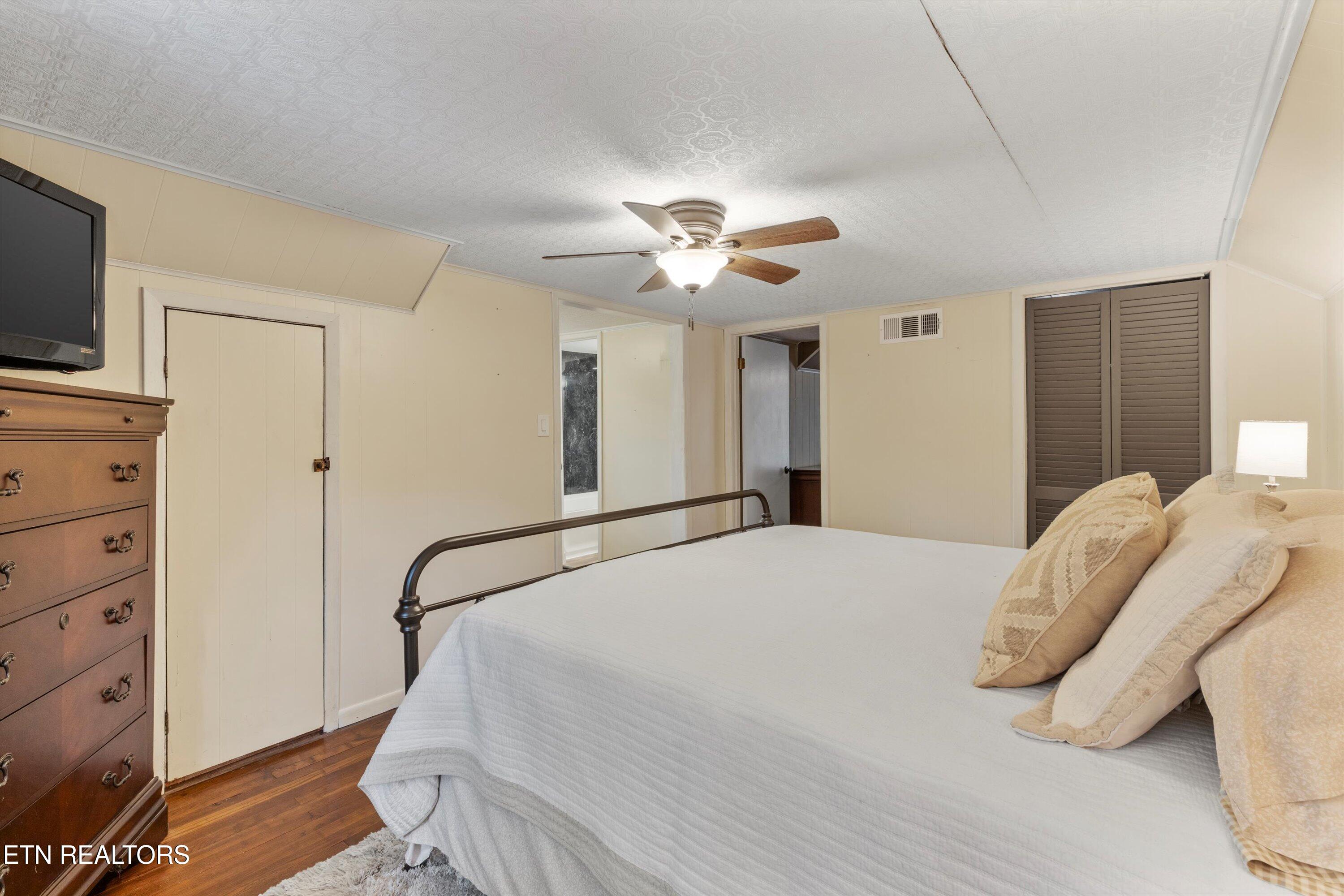 5702-5704 Wise Springs Road Knoxville, TN 37918 - Photo 18 of 36 21-5704 Wise Springs Rd-33