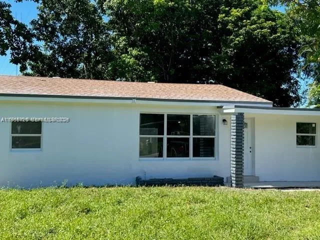 $2,800 | 122 Harvard Road, West Park, FL 33023