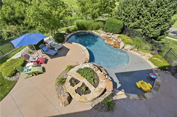 $1,750,000 | 9162 Cottonwood Canyon Drive, Lenexa, KS 66219