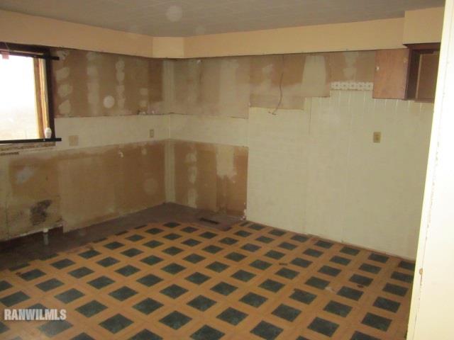 23182 Argo Fay Route Chadwick, IL 61014 - Photo 11 of 25 a bathroom with a bathtub