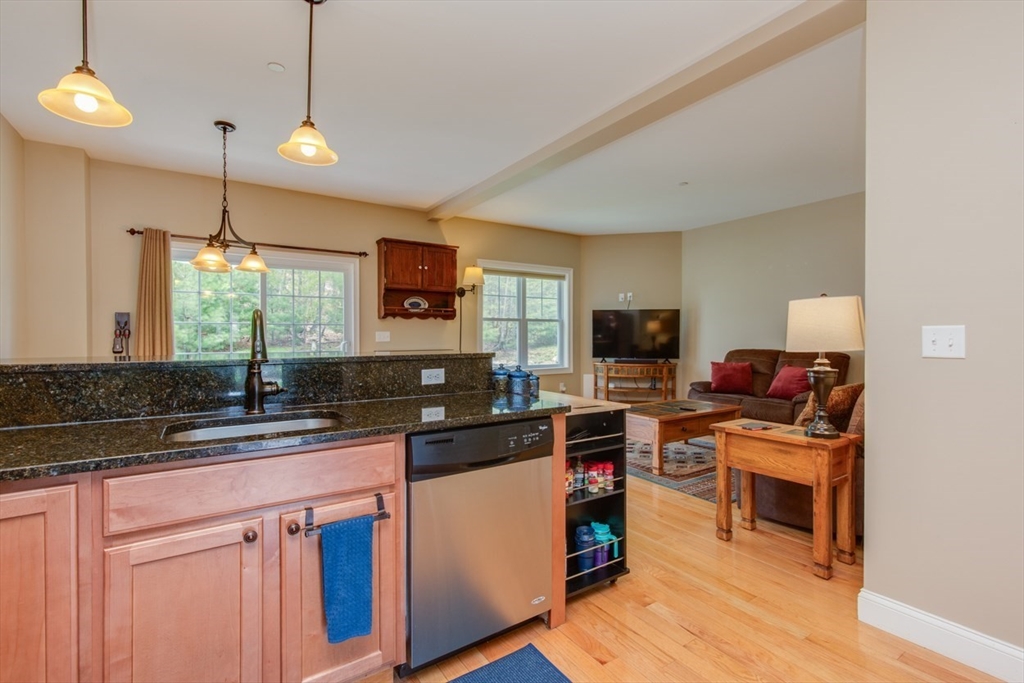 89 Woodview Way, Unit 89 Manchester, NH 03102 - Photo 14 of 42