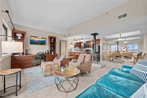 $259,900 | 303 Sugar Top Drive, Unit 2122, Sugar Mountain, NC 28604
