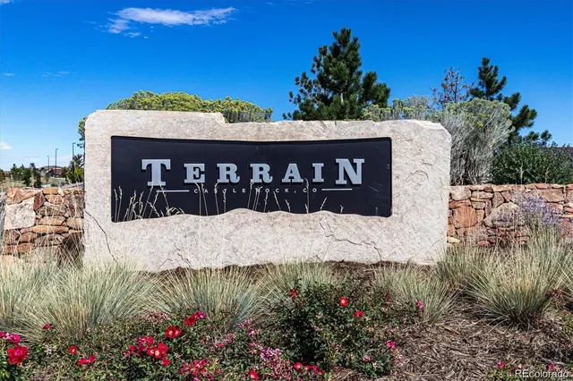 a view of a house with yard and sitting area