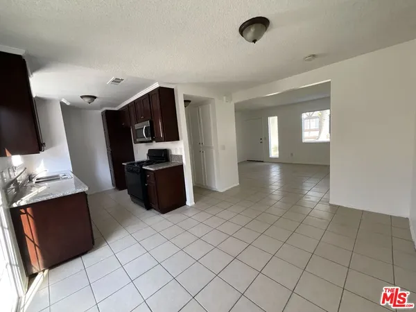 $2,495 | 142 East Merrill Avenue, Rialto, CA 92376