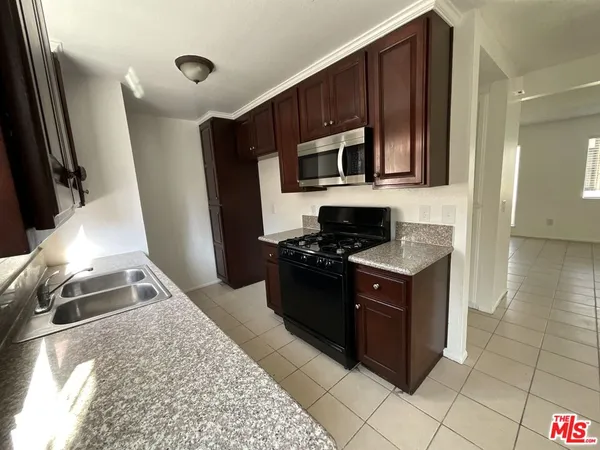 $2,495 | 142 East Merrill Avenue, Rialto, CA 92376