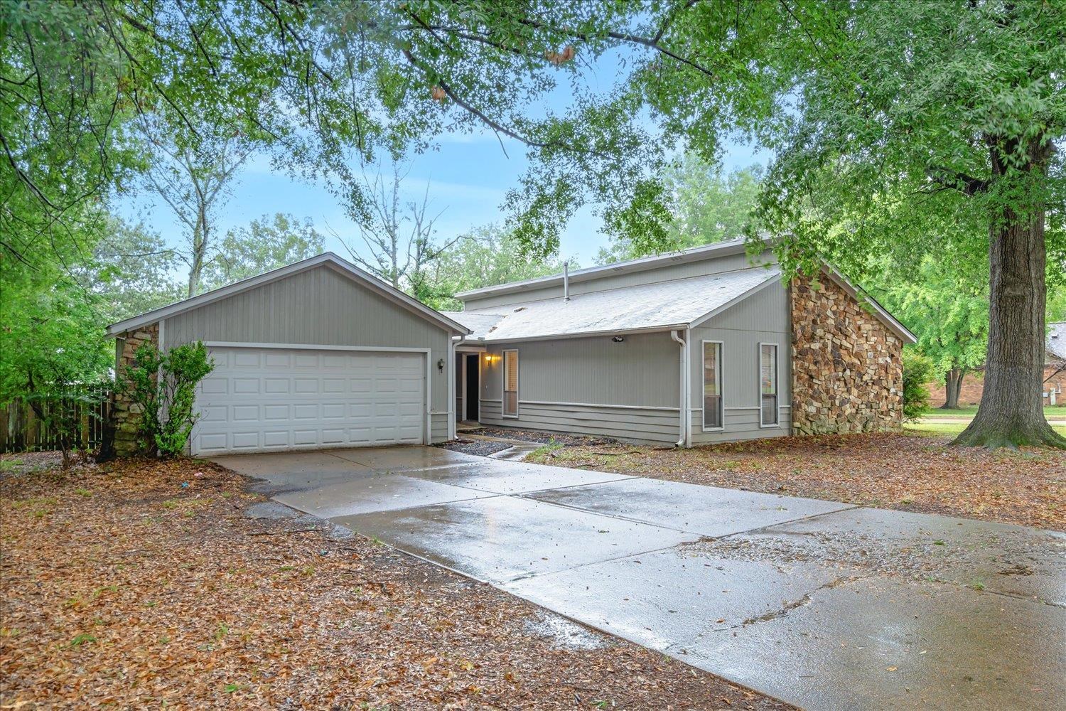 6105 Shade Tree Drive Bartlett, TN 38134 - Photo 2 of 35