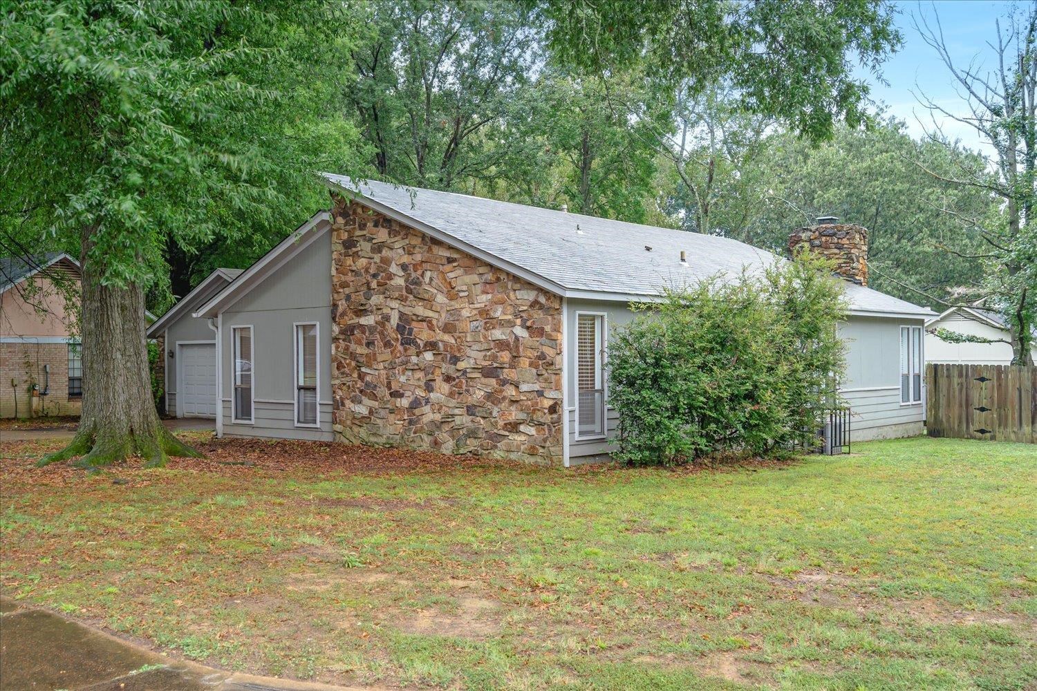 6105 Shade Tree Drive Bartlett, TN 38134 - Photo 3 of 35