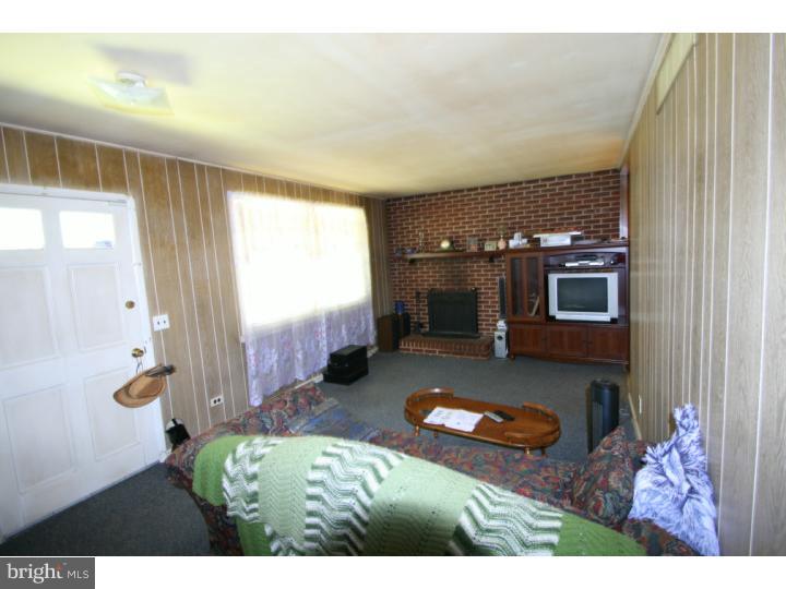 457 Three Bridge Road Newfield, NJ 08344 - Photo 5 of 9 Family Room