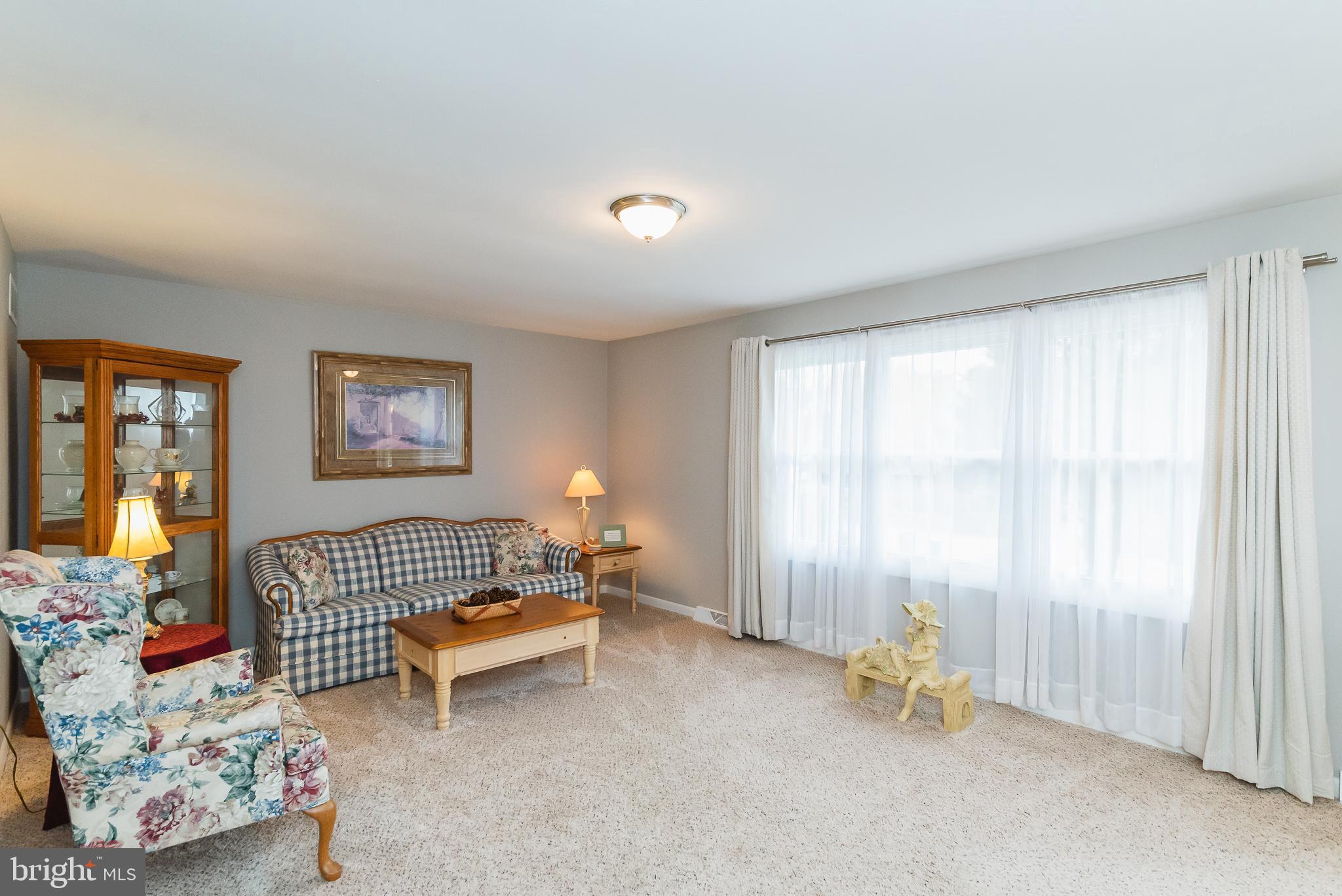 33 Valley View Drive Hanover, PA 17331 - Photo 7 of 65 Living Room