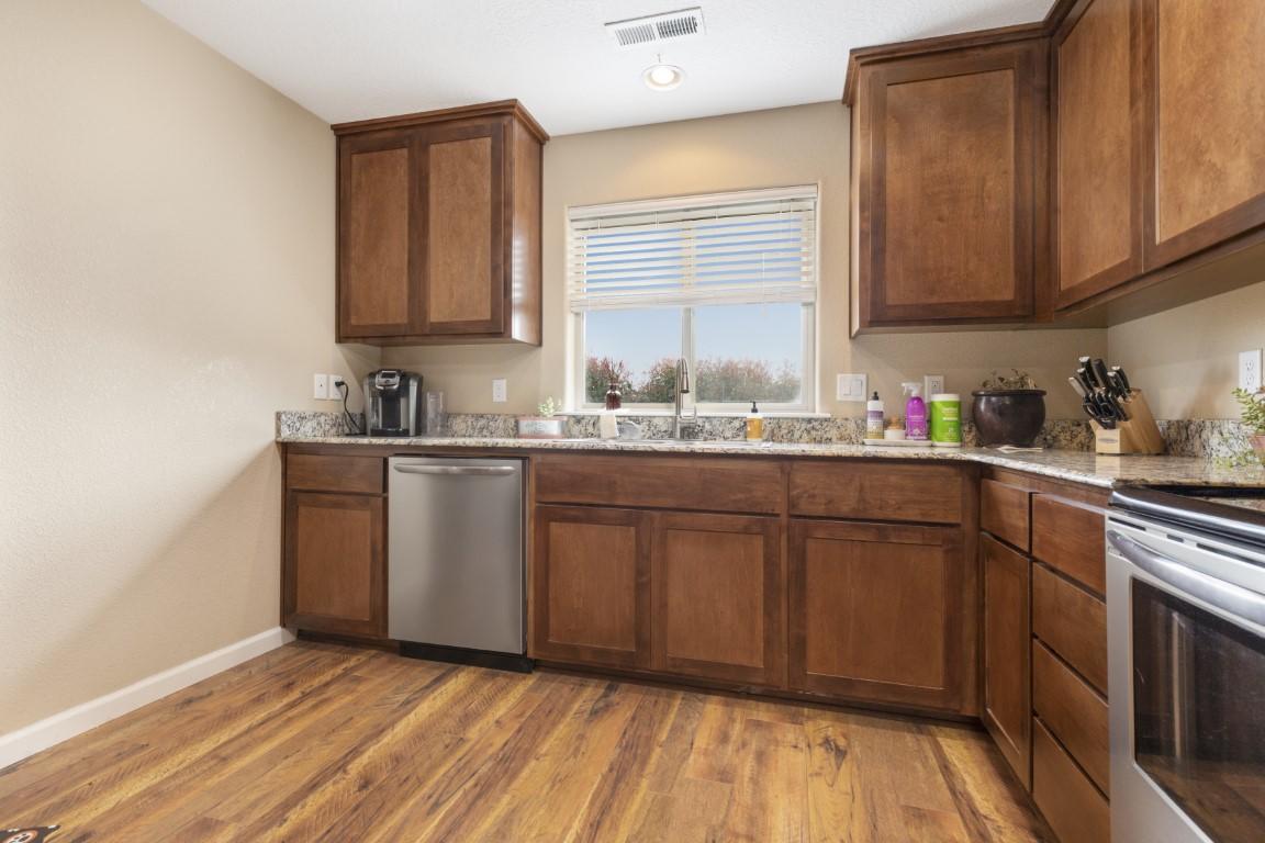 112 Dianne Way Eagle Point, OR 97524 - Photo 7 of 17 9R9A1516