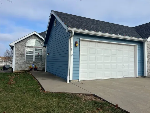 $260,000 | 2085 Country View Court, Tonganoxie, KS 66086