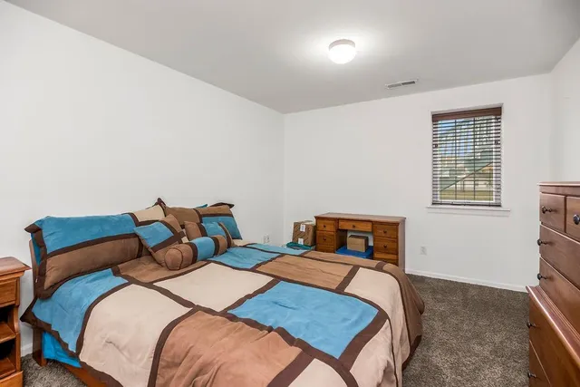 $260,000 | 2085 Country View Court, Tonganoxie, KS 66086