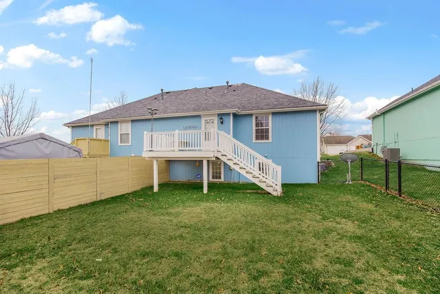 $260,000 | 2085 Country View Court, Tonganoxie, KS 66086
