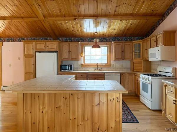$305,000 | 1815 School Street, Brookfield, NY 13364