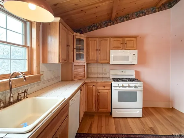 $305,000 | 1815 School Street, Brookfield, NY 13364