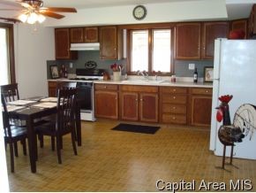 8084 Wolf Creek Road Riverton, IL 62561 - Photo 4 of 12 Gallery Image 4