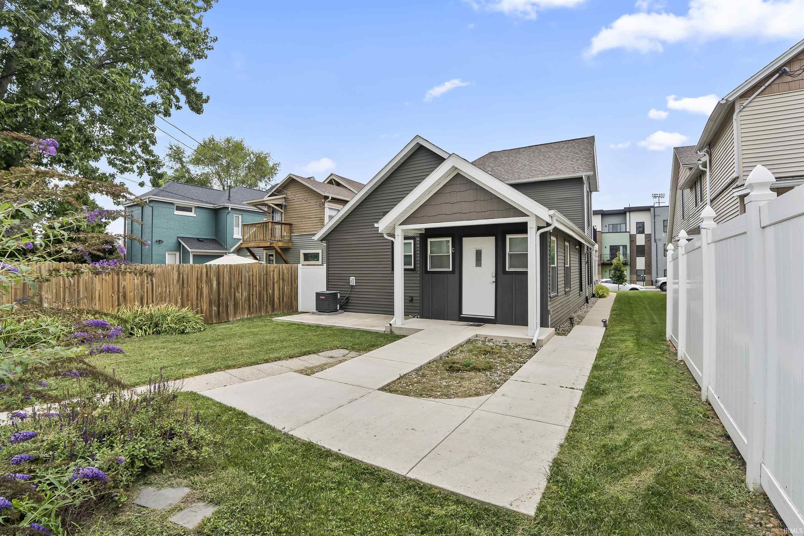 1206 Fairfield Avenue Fort Wayne, IN 46802 - Photo 12 of 34