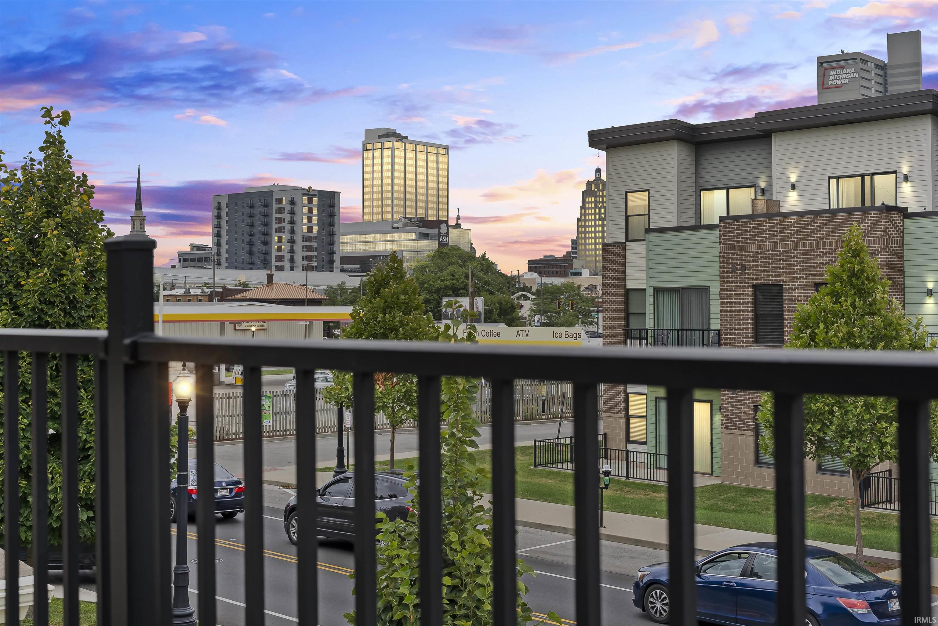 1206 Fairfield Avenue Fort Wayne, IN 46802 - Photo 3 of 34