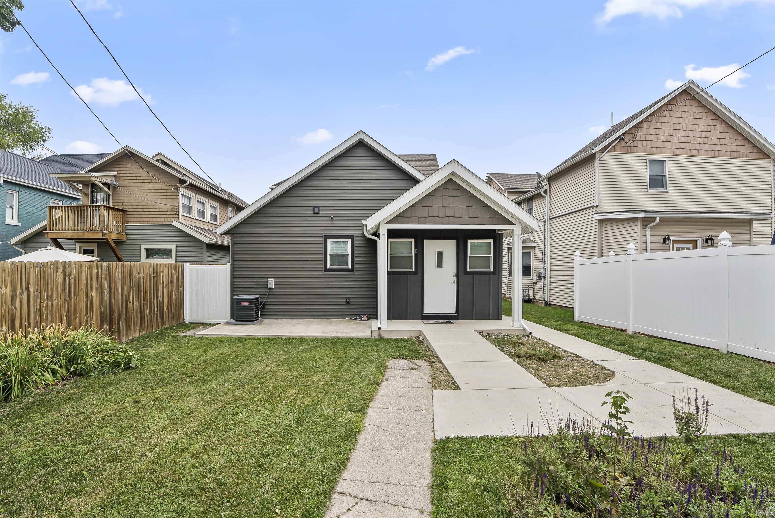 1206 Fairfield Avenue Fort Wayne, IN 46802 - Photo 4 of 34