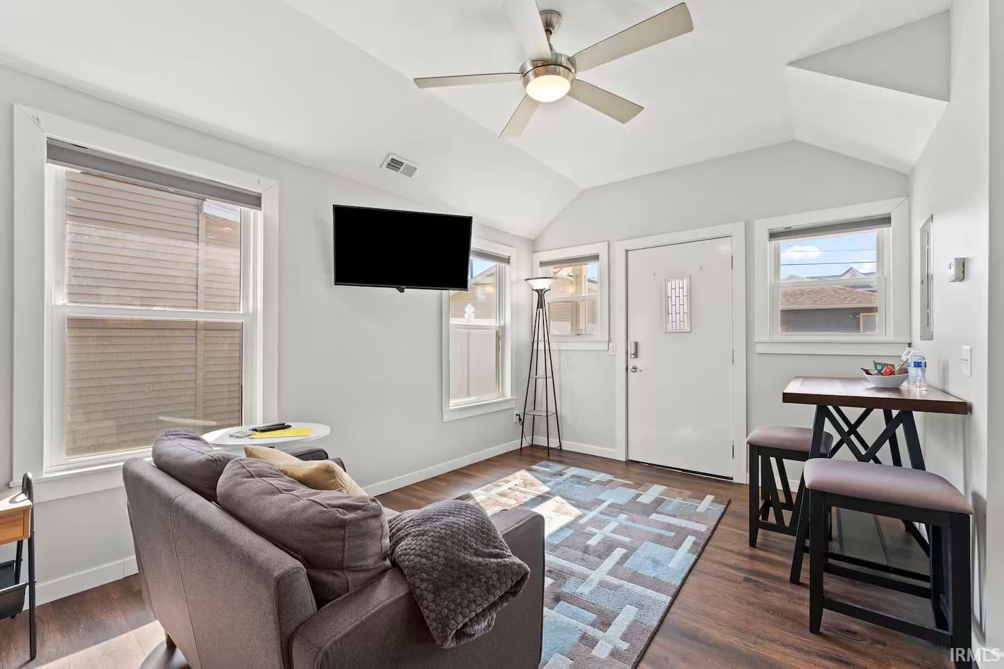 1206 Fairfield Avenue Fort Wayne, IN 46802 - Photo 6 of 34