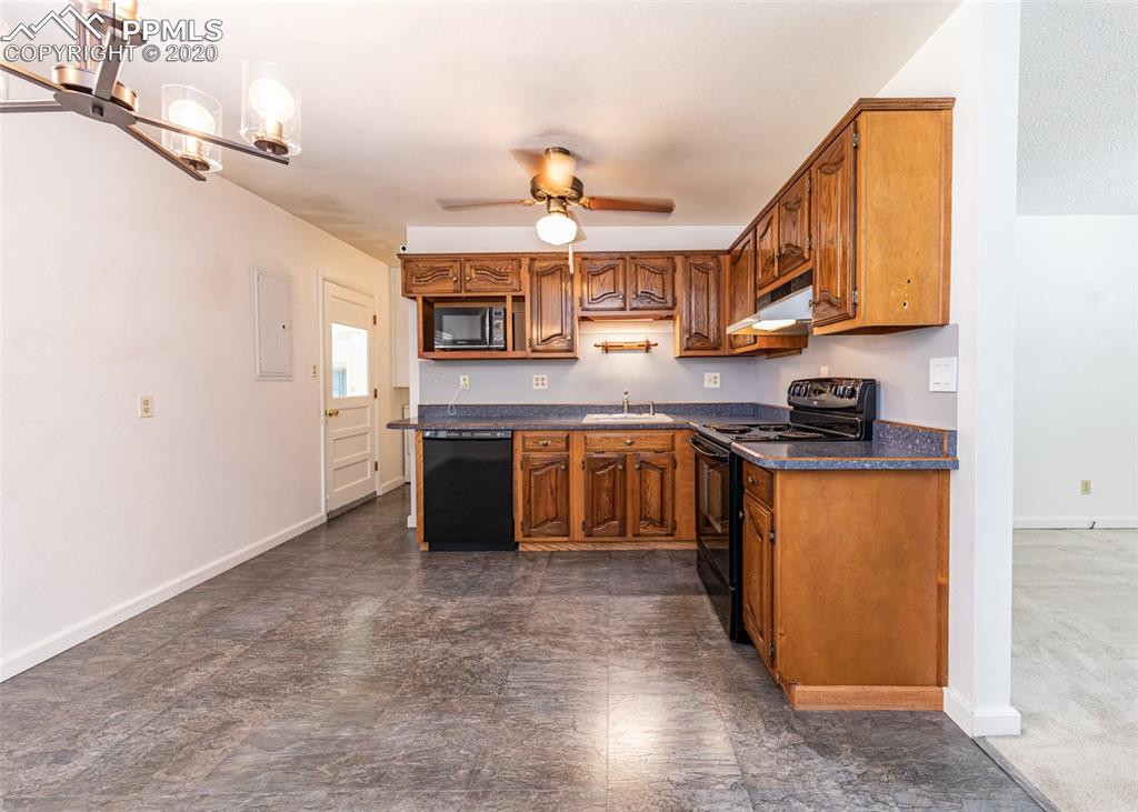 1805 Couch Place Colorado Springs, CO 80911 - Photo 9 of 34