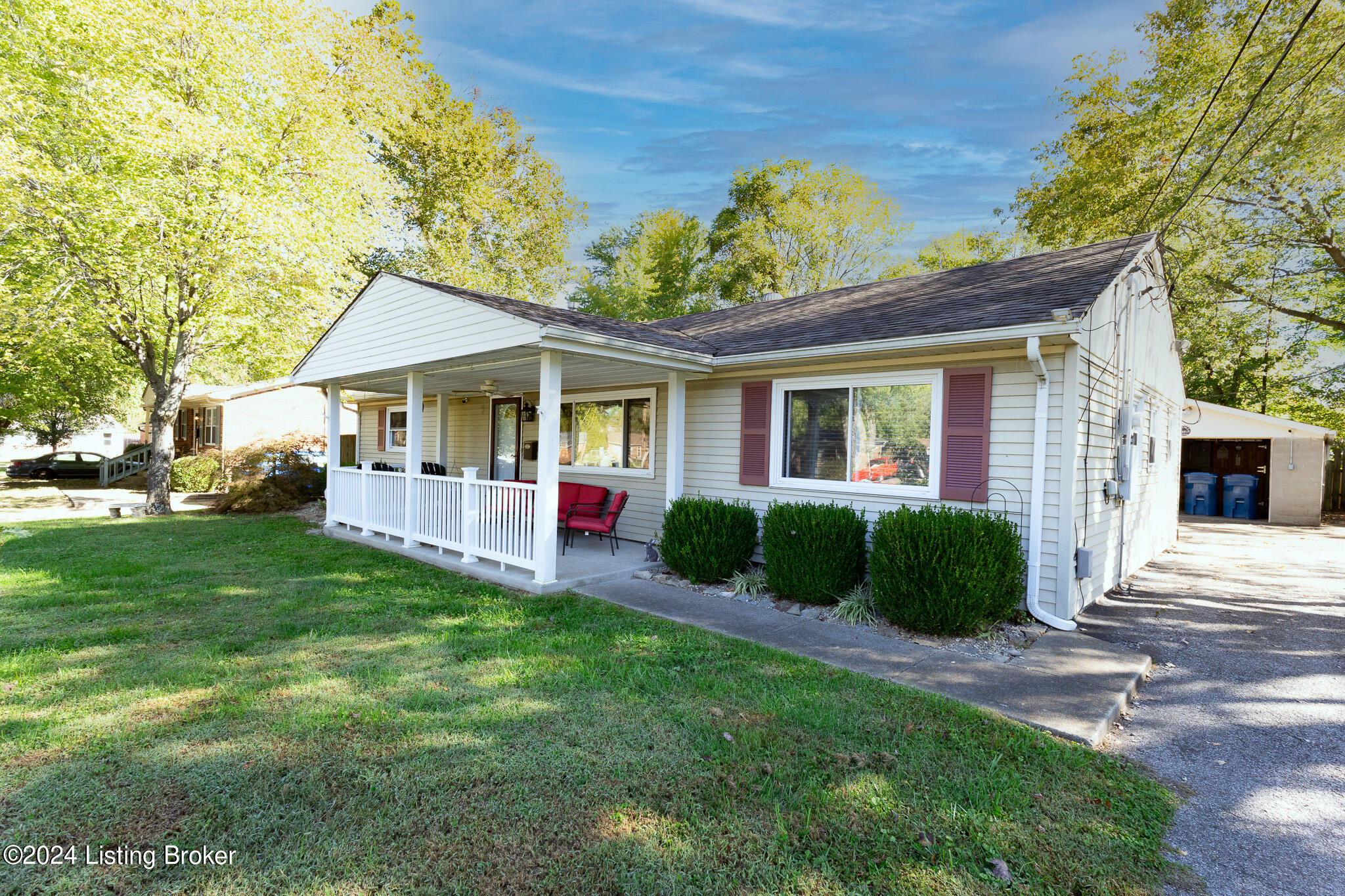 4608 Palma Road Louisville, KY 40272 - Photo 4 of 56 812A9823-Edit