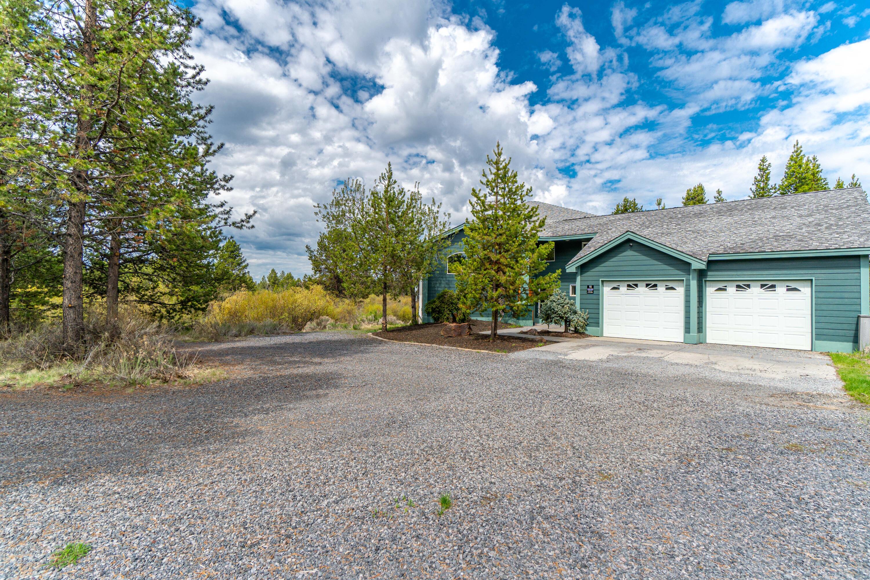 54761 Huntington Road Bend, OR 97707 - Photo 60 of 64 RileyVisualsa-17