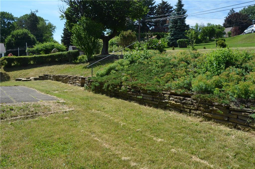 1033 Connor Road Castle Shannon, PA 15234 - Photo 4 of 15 Gallery Image 4