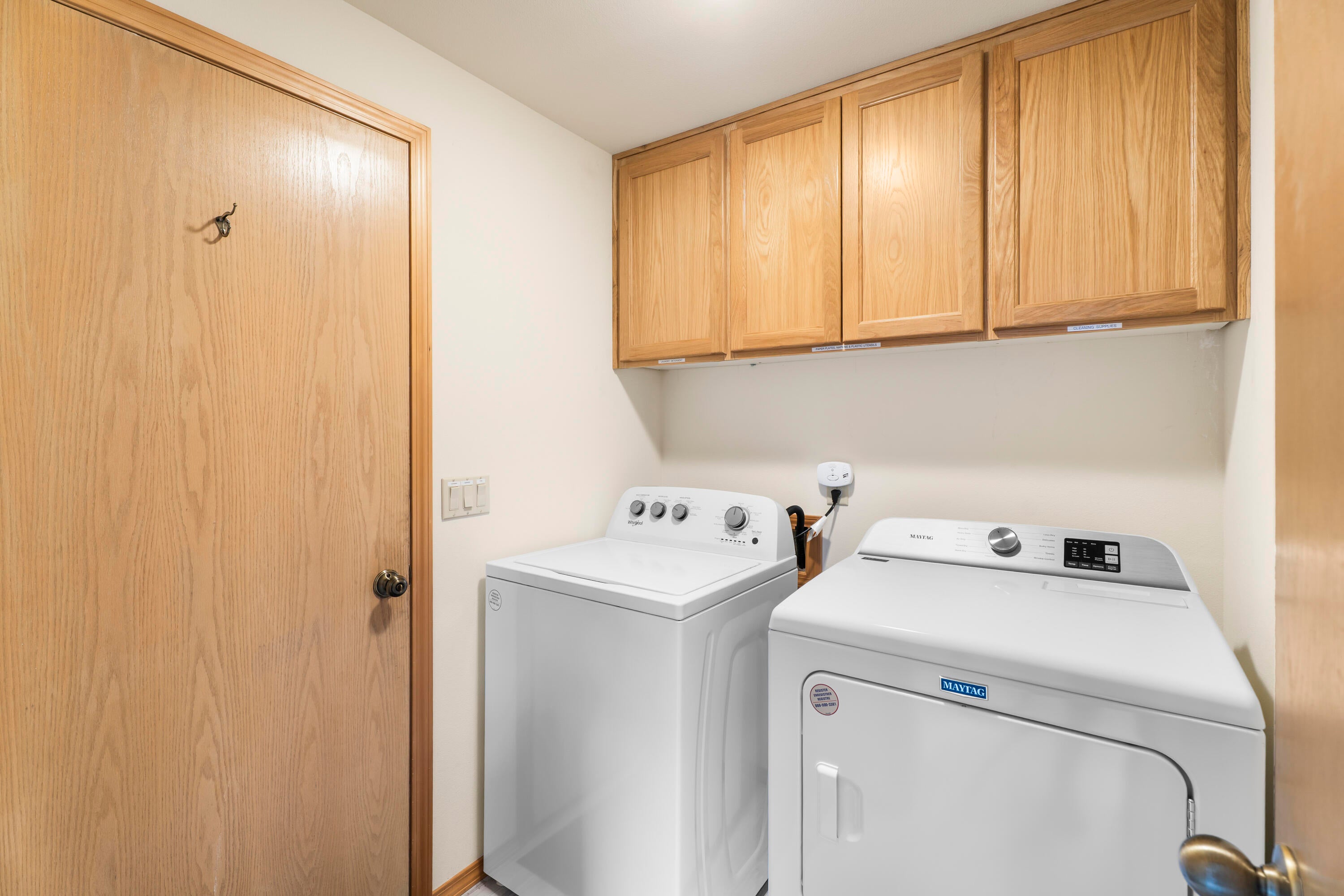 18193 Oregon Loop, Unit 4 Sunriver, OR 97707 - Photo 34 of 40 Main Floor Laundry