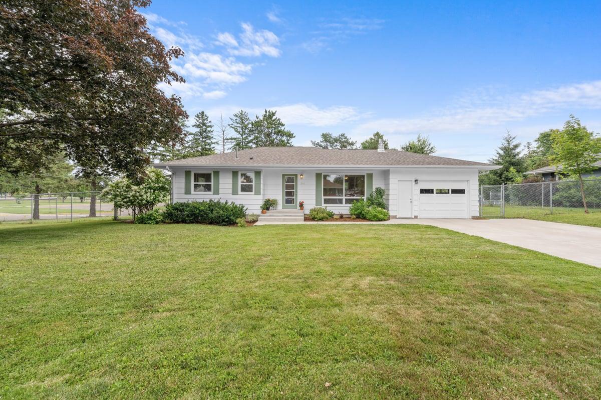 516 Gray Street Hudson, WI 54016 - Photo 4 of 30