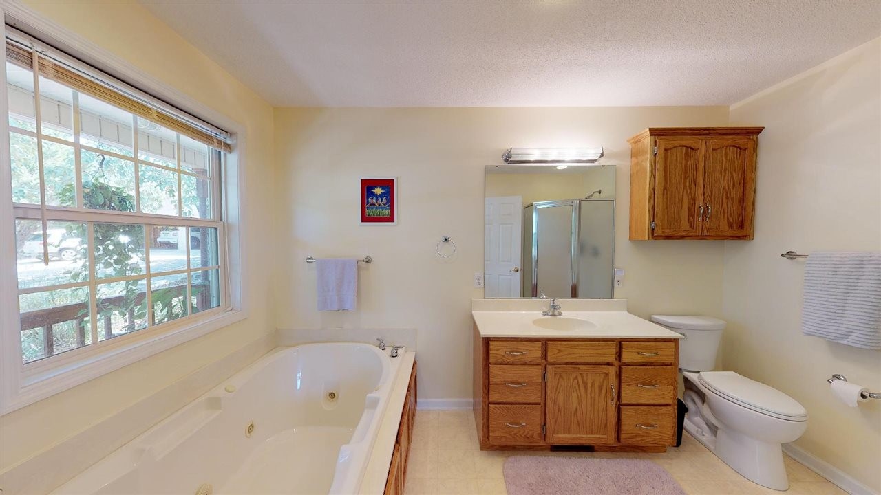 2286 Old Federal Road Ocoee, TN 37361 - Photo 20 of 56 a bathroom with a sink toilet vanity and tub