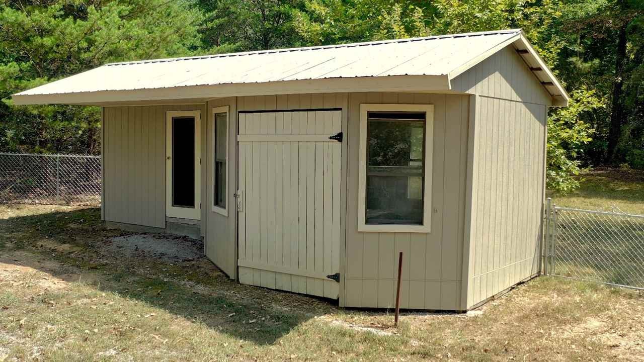 2286 Old Federal Road Ocoee, TN 37361 - Photo 38 of 56 a backyard of a house