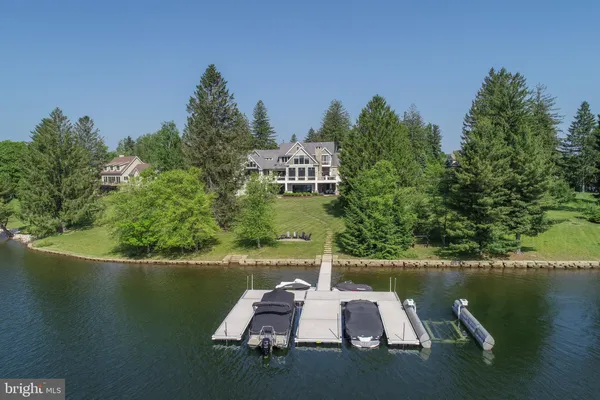 a picture of a lake view