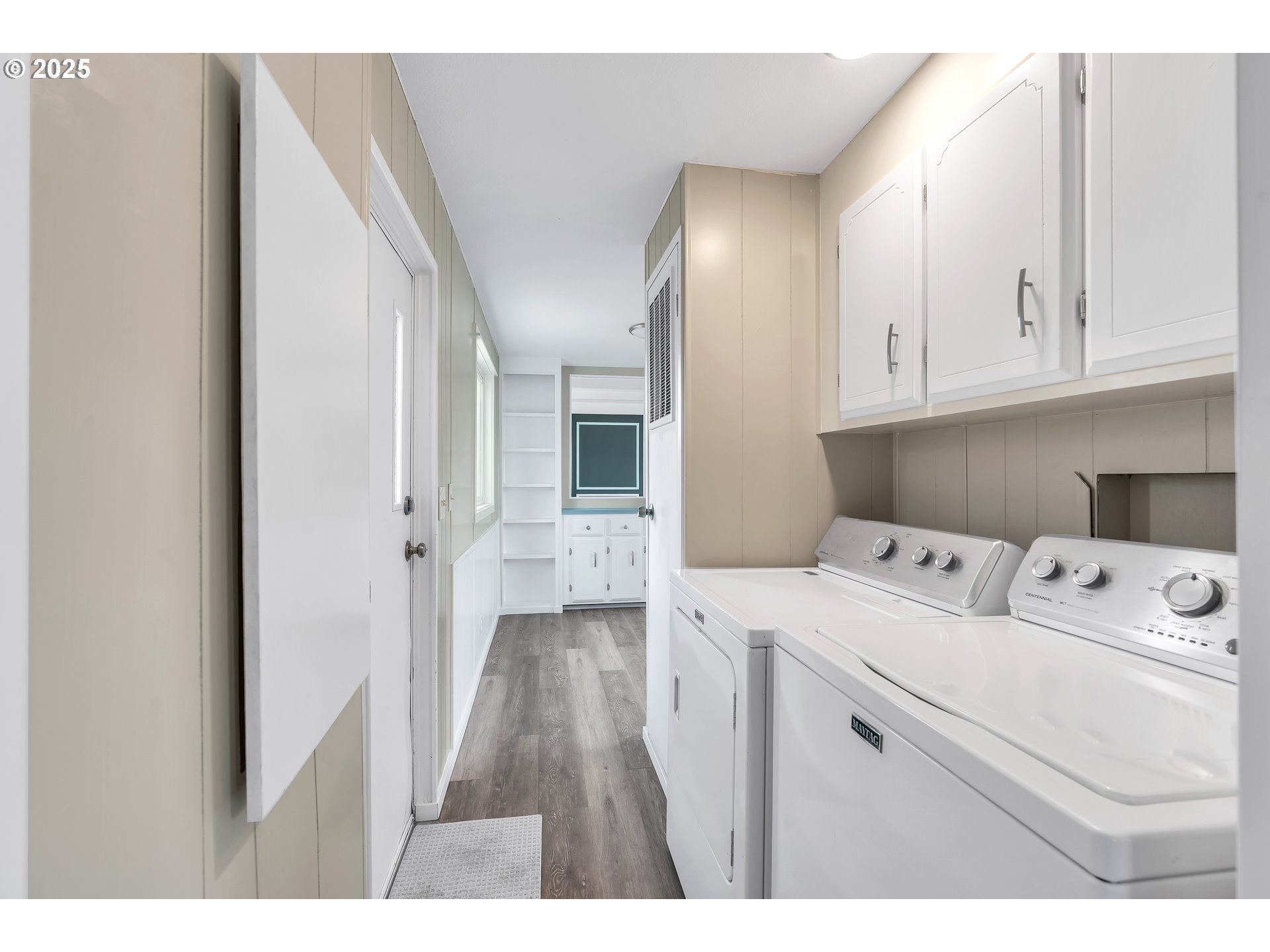 10701 Southeast Highway 212, Unit J3 Clackamas, OR 97015 - Photo 11 of 42 a utility room with dryer and washer