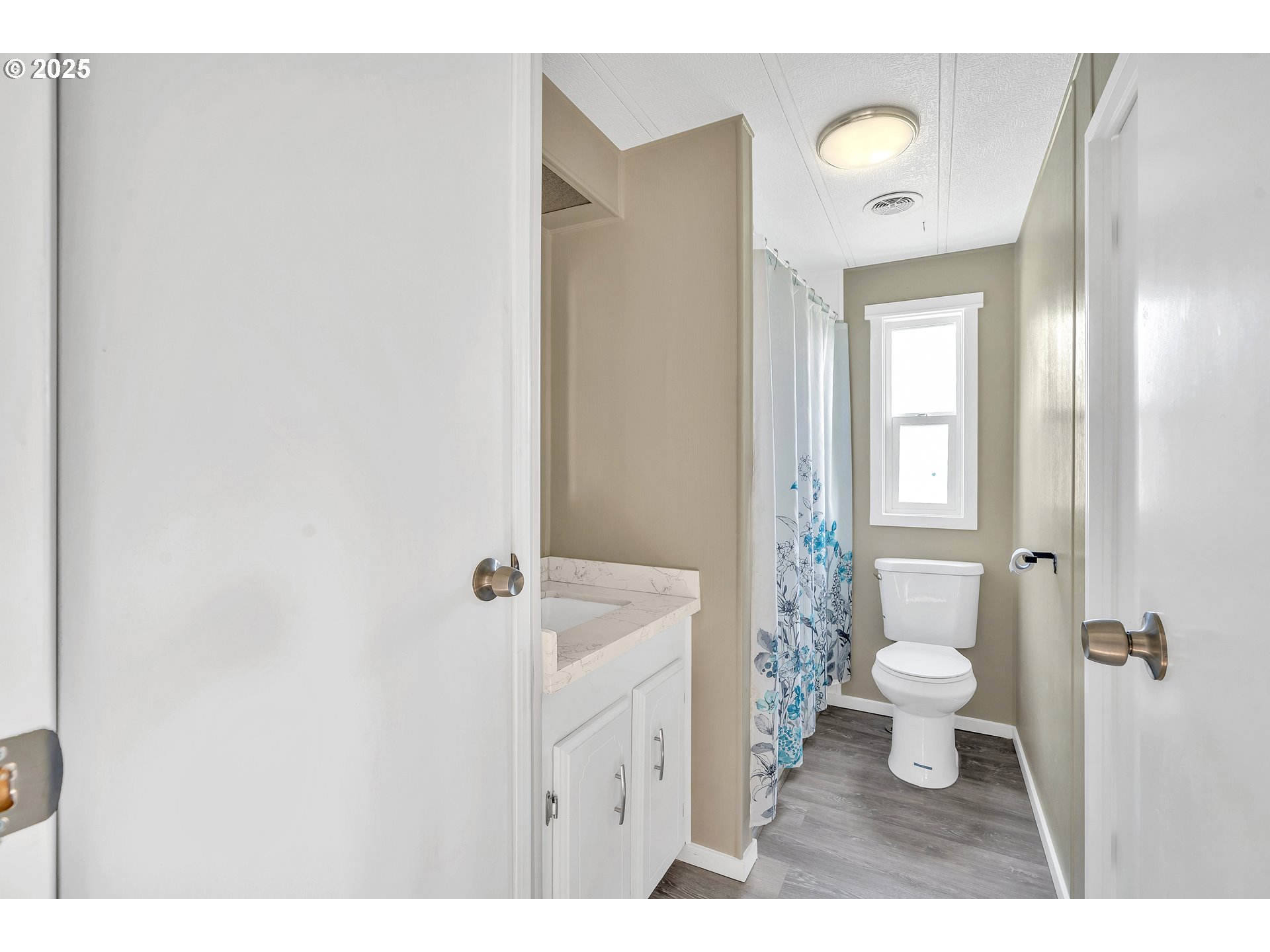 10701 Southeast Highway 212, Unit J3 Clackamas, OR 97015 - Photo 18 of 42 a bathroom with a sink a toilet and shower