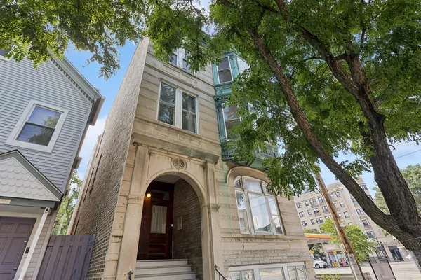 $4,900 | 2815 North Racine Avenue, Unit 2, Chicago, IL 60657